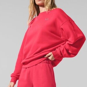 Alo Accolade Crewneck Sweatshirt and Shorts SET in Color Candy Apple Size Small